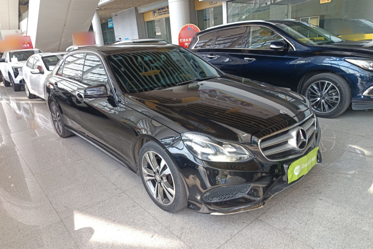 奔驰E级 2015款 改款 E 260 L 运动型车身外观3