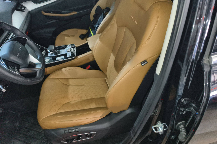 北京汽车 北京X7 2020款 1.5TD DCT致领版中控内饰19