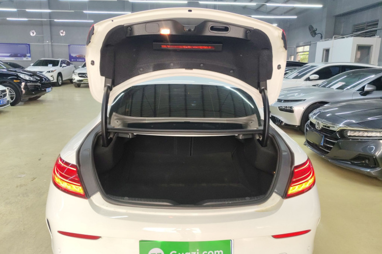 奔驰C级(进口) 2019款 C 260 轿跑车机舱底盘23