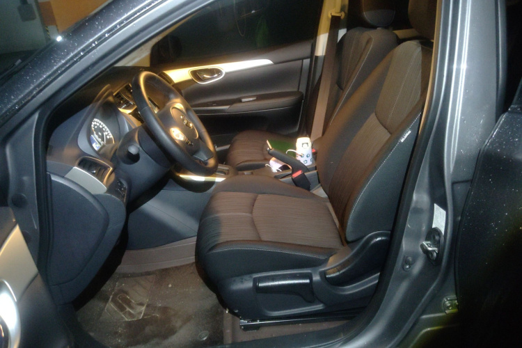 日产 轩逸 2024款 改款二 经典 1.6XE CVT舒适版中控内饰19