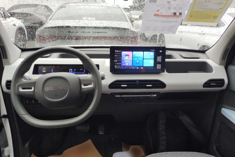 吉利银河 2024款 熊猫mini 200km 耐力熊中控内饰12