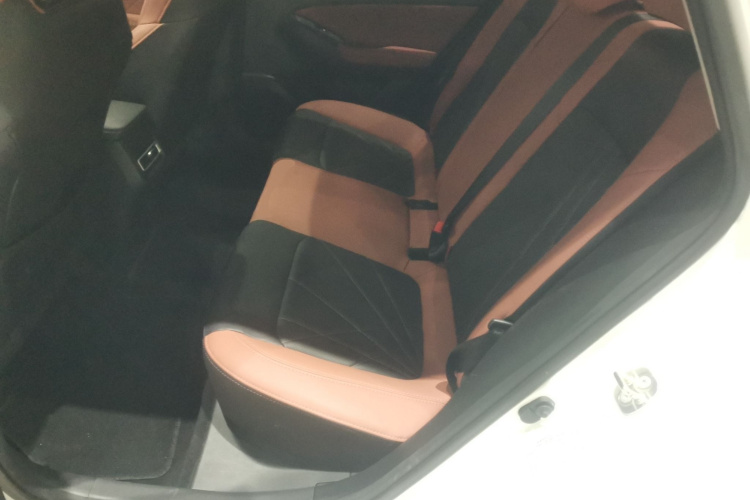 长安 逸动 2023款 畅享版 PLUS 蓝鲸NE 1.4T GDI DCT尊贵版中控内饰21