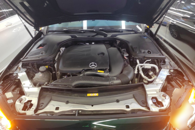 奔驰E级(进口) 2023款 改款 E 260 轿跑车机舱底盘24