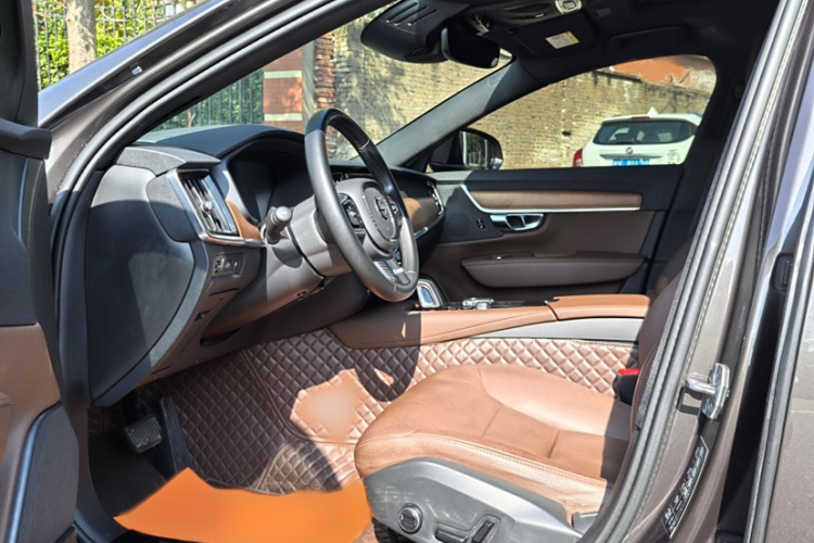 沃尔沃S90新能源 2021款 T8 E驱混动 智逸豪华版中控内饰7003