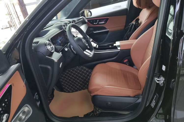 奔驰GLC 2023款 改款 GLC 300 L 4MATIC 豪华型 7座中控内饰19