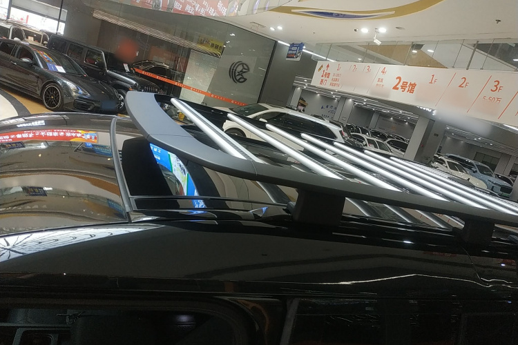 路虎卫士 2024款 110 3.0T P400 暗黑特别版局部细节57