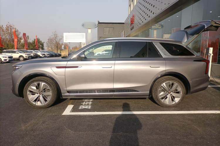 红旗E-HS9 2022款 690km 旗享版 六座车身外观4