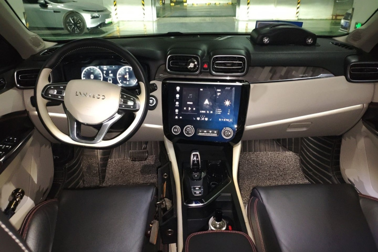 领克02 2018款 1.5T DCT两驱耀Pro版 国V中控内饰7002