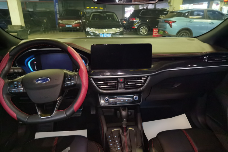 福特 福克斯 2022款 三厢 EcoBoost 180 自动ST Line中控内饰7002