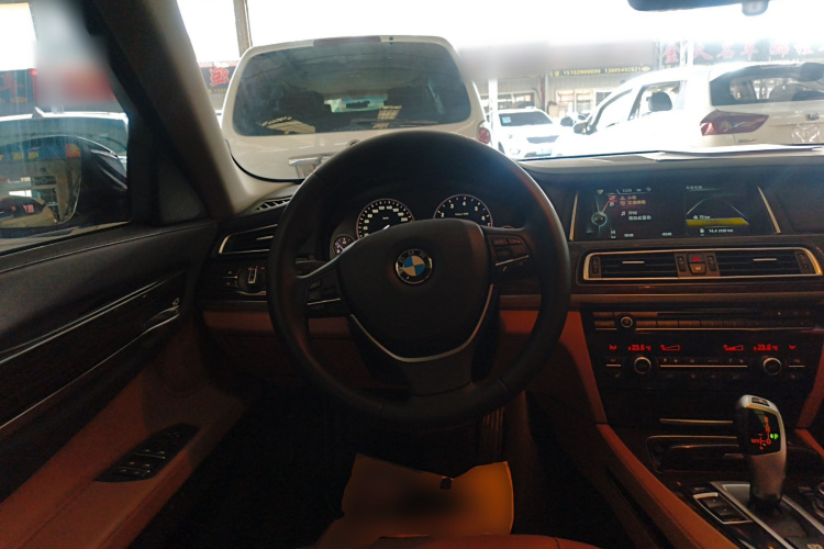 宝马7系 2014款 730Li 臻享型中控内饰13
