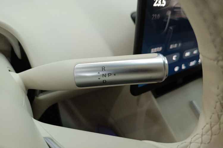 鸿蒙智行 智界R7 2025款 增程 251km Max局部细节18