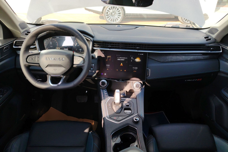 领克05 2020款 2.0TD 两驱耀Halo中控内饰12