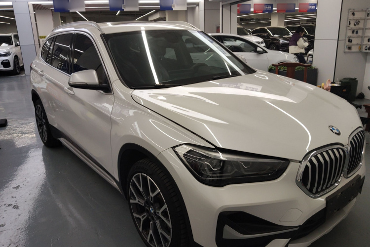 宝马X1 2022款 改款 xDrive25Li 尊享型车身外观3