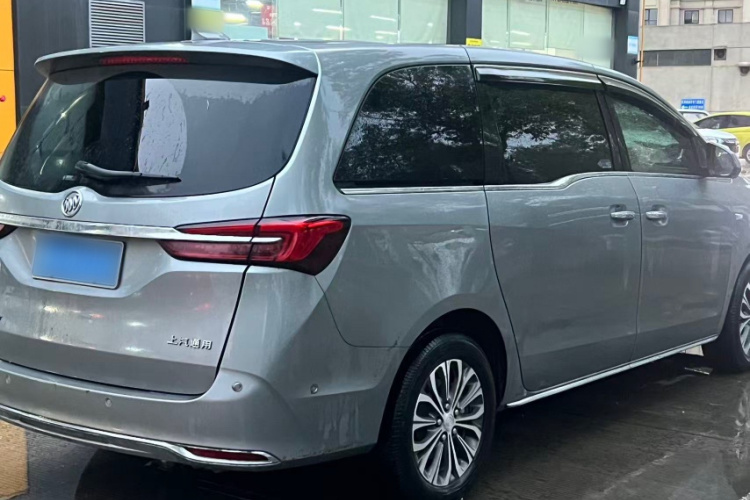 别克GL8 2023款 陆上公务舱 智慧尊贵型车身外观6004