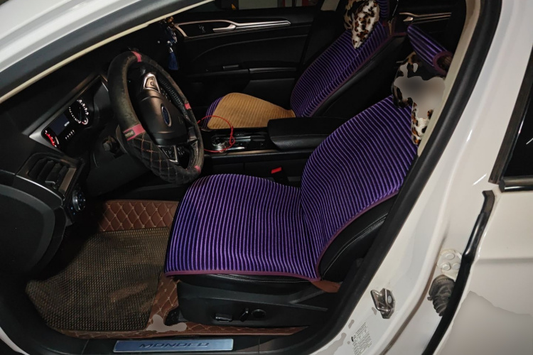 福特 蒙迪欧 2017款 EcoBoost 180 时尚型中控内饰19