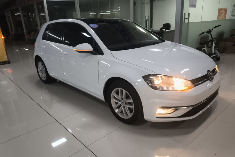 大众 高尔夫 2018款 230TSI 手动舒适型车身外观3