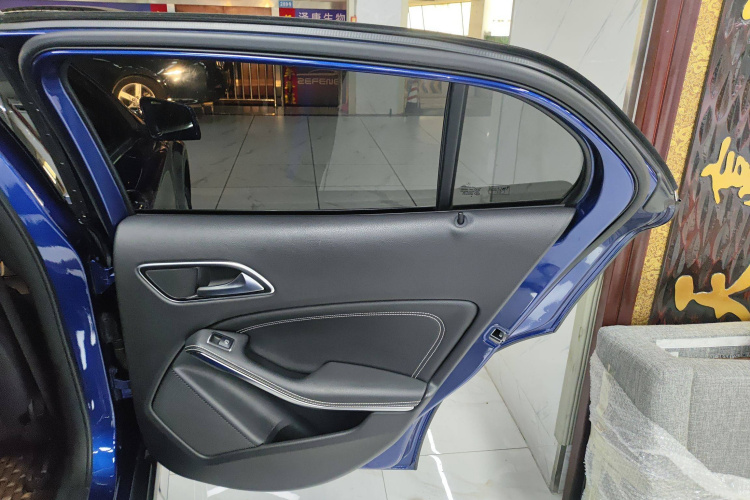 奔驰GLA 2018款 GLA 200 动感型中控内饰7006