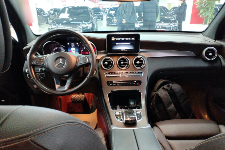 奔驰GLC 2019款 改款 GLC 300 L 4MATIC 动感型中控内饰12