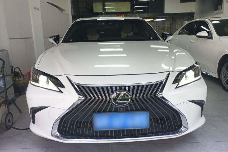 雷克萨斯ES 2018款 260 卓越版 国V车身外观2