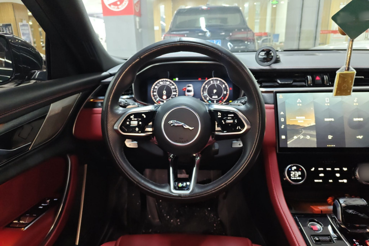 捷豹XFL 2023款 XFL 2.0T P250 两驱精英运动版局部细节13