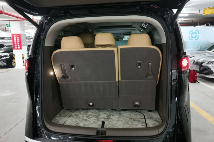 腾势D9 2022款 DM-i 970 四驱尊荣型局部细节23