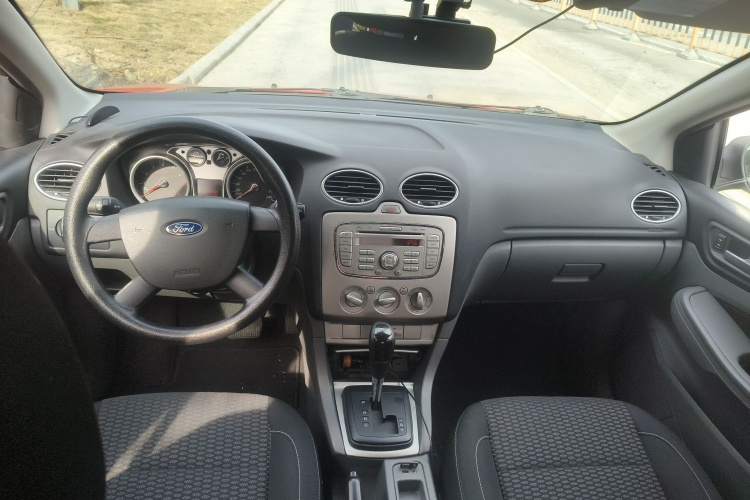 福特 福克斯 2013款 两厢经典 1.8L 自动基本型中控内饰12