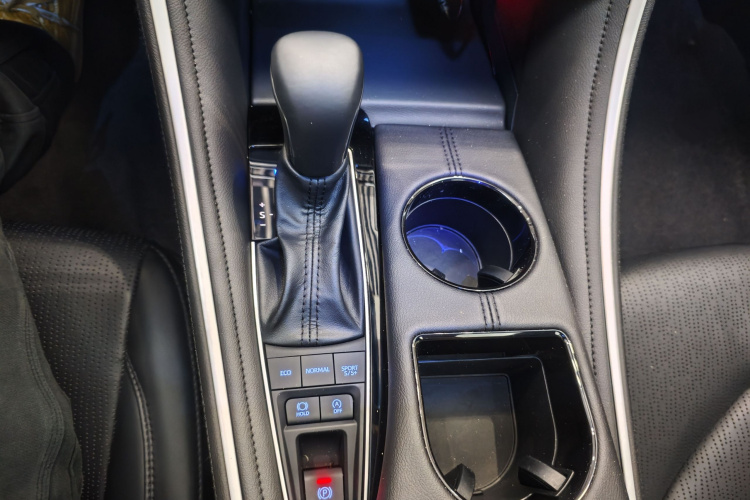 丰田 亚洲龙 2023款 2.5L 豪华版中控内饰7004