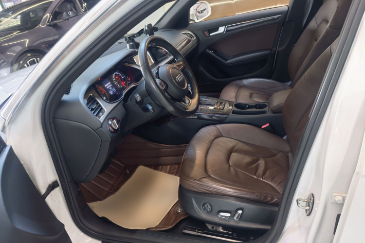 奥迪A4L 2015款 35 TFSI 自动舒适型中控内饰7001