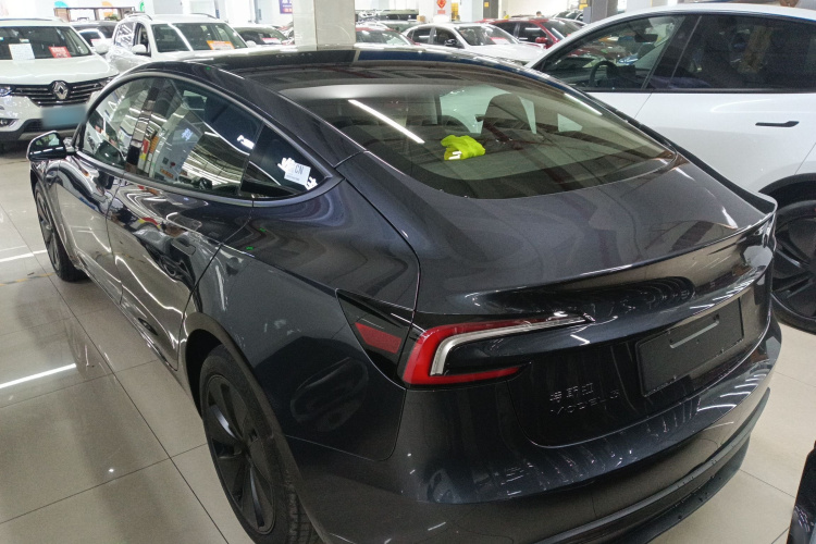 特斯拉 Model 3 2025款 改款 后轮驱动版车身外观4