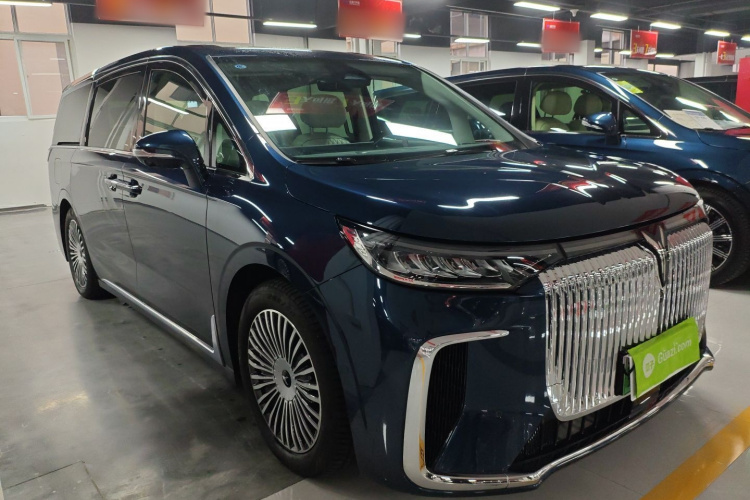 岚图汽车 岚图梦想家 2025款 PHEV 四驱旗舰鲲鹏版车身外观3