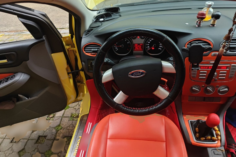 福特 福克斯 2013款 两厢经典 1.8L 手动基本型中控内饰13