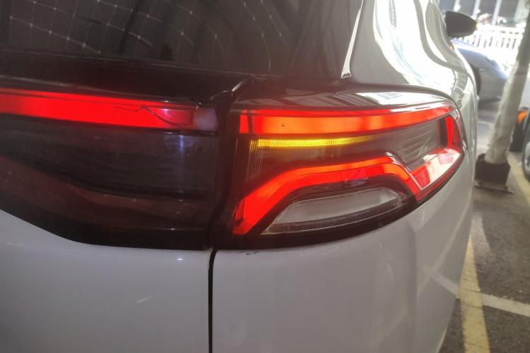 比亚迪 唐 2018款 2.0T 自动智联尊荣型 7座 国V车身外观9