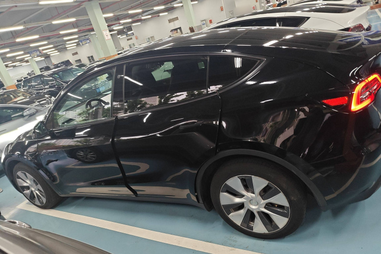 特斯拉 Model Y 2021款 长续航全轮驱动版车身外观6003