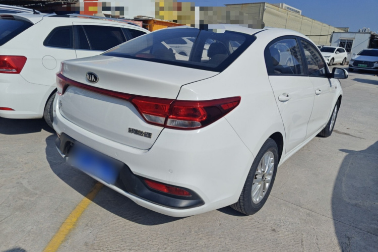 起亚K2 2017款 三厢 1.4L MT GLS车身外观7