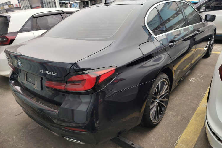 宝马5系 2023款 530Li 领先型 M运动套装车身外观6