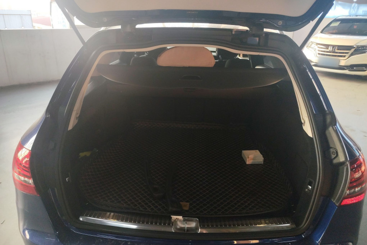 奔驰C级(进口) 2020款 改款 C 200 旅行轿车局部细节23