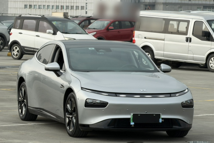 小鹏P7 2022款 670N+车身外观6004