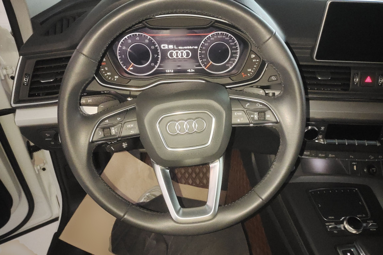 奥迪Q5L 2020款 改款 40 TFSI 荣享时尚型中控内饰13