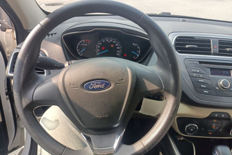 福特 福睿斯 2017款 改款 1.5L 自动舒适型局部细节13