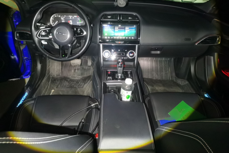 捷豹XEL 2020款 2.0T 200PS R-DYNAMIC S进取运动版中控内饰12