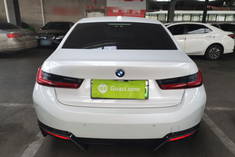 宝马i3 2022款 eDrive 35 L车身外观6