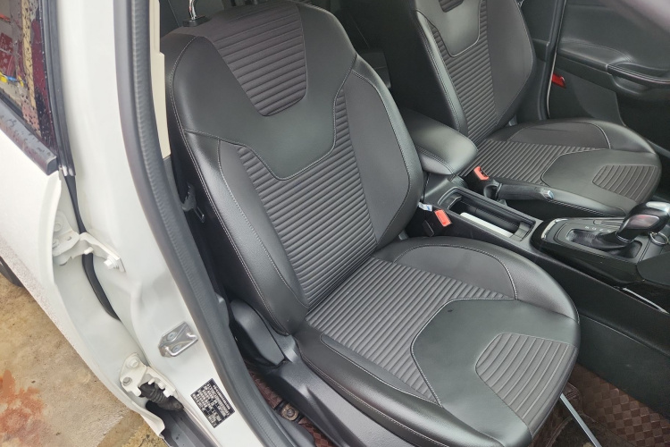 福特 福克斯 2017款 两厢 1.6L 自动风尚型智行版局部细节41