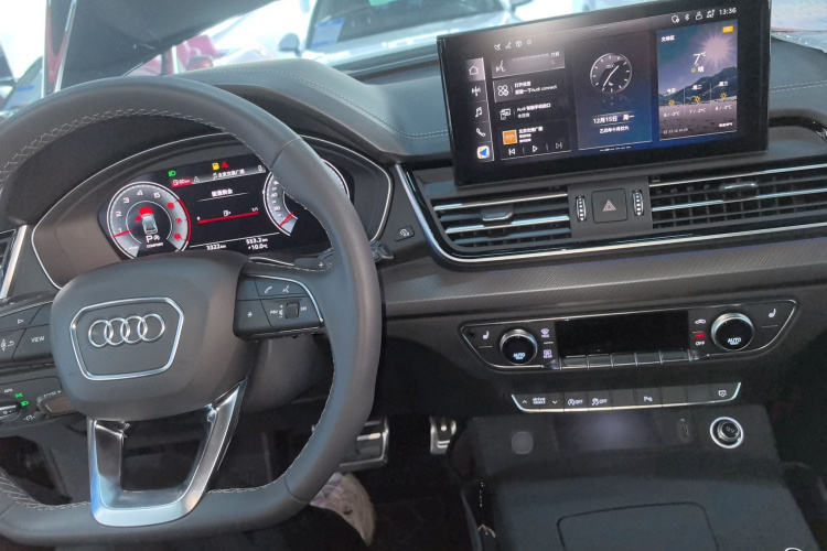 奥迪Q5L 2025款 45周年典藏版 40 TFSI 豪华动感型中控内饰12