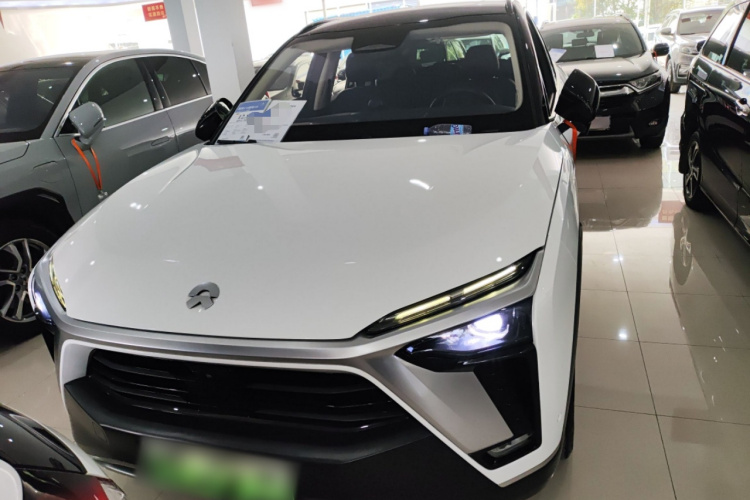 蔚来ES8 2020款 580KM 七座版车身外观2