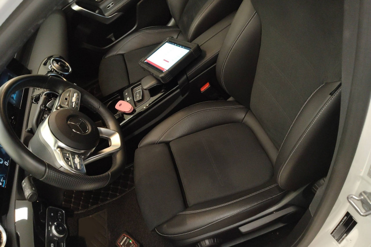 奔驰A级 2019款 A 180 L 运动轿车局部细节19