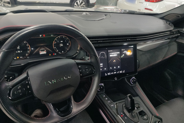 领克05 2022款 2.0TD 四驱劲Halo中控内饰12