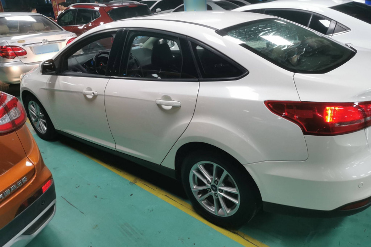 福特 福克斯 2015款 三厢 EcoBoost 125 自动超能风尚型车身外观6003