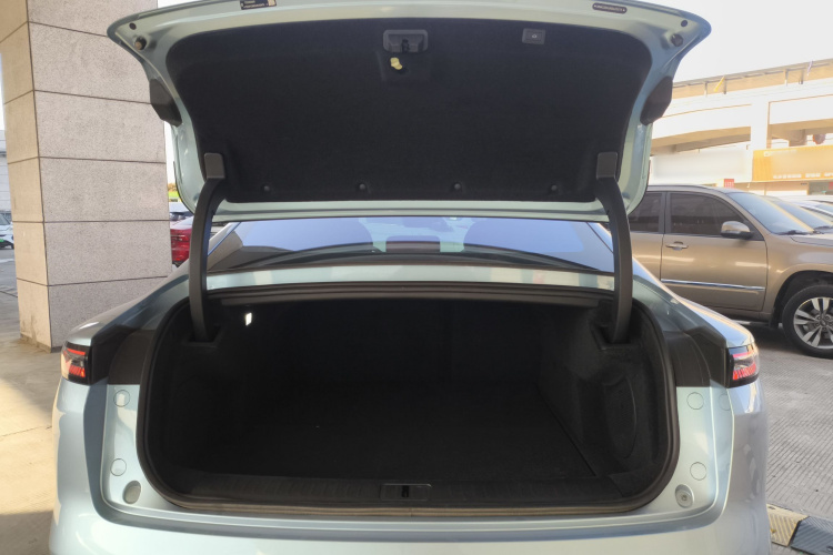 星途 星纪元 ES 2025款 纯电 Pro城区辅助驾驶 77kWh机舱底盘23