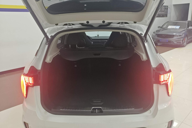 领克01 2021款 2.0TD 两驱型Pro机舱底盘23