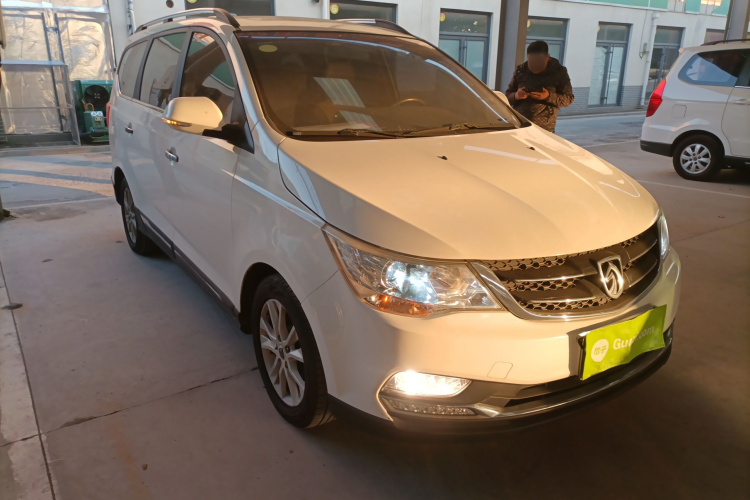 宝骏730 2016款 1.8L iAMT豪华型 7座车身外观3